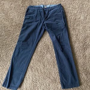 Gap lived in slim chino